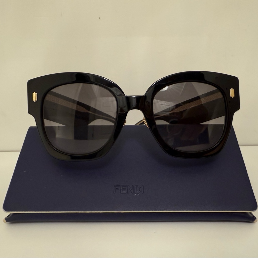 FENDI ROMA Black Sunglasses